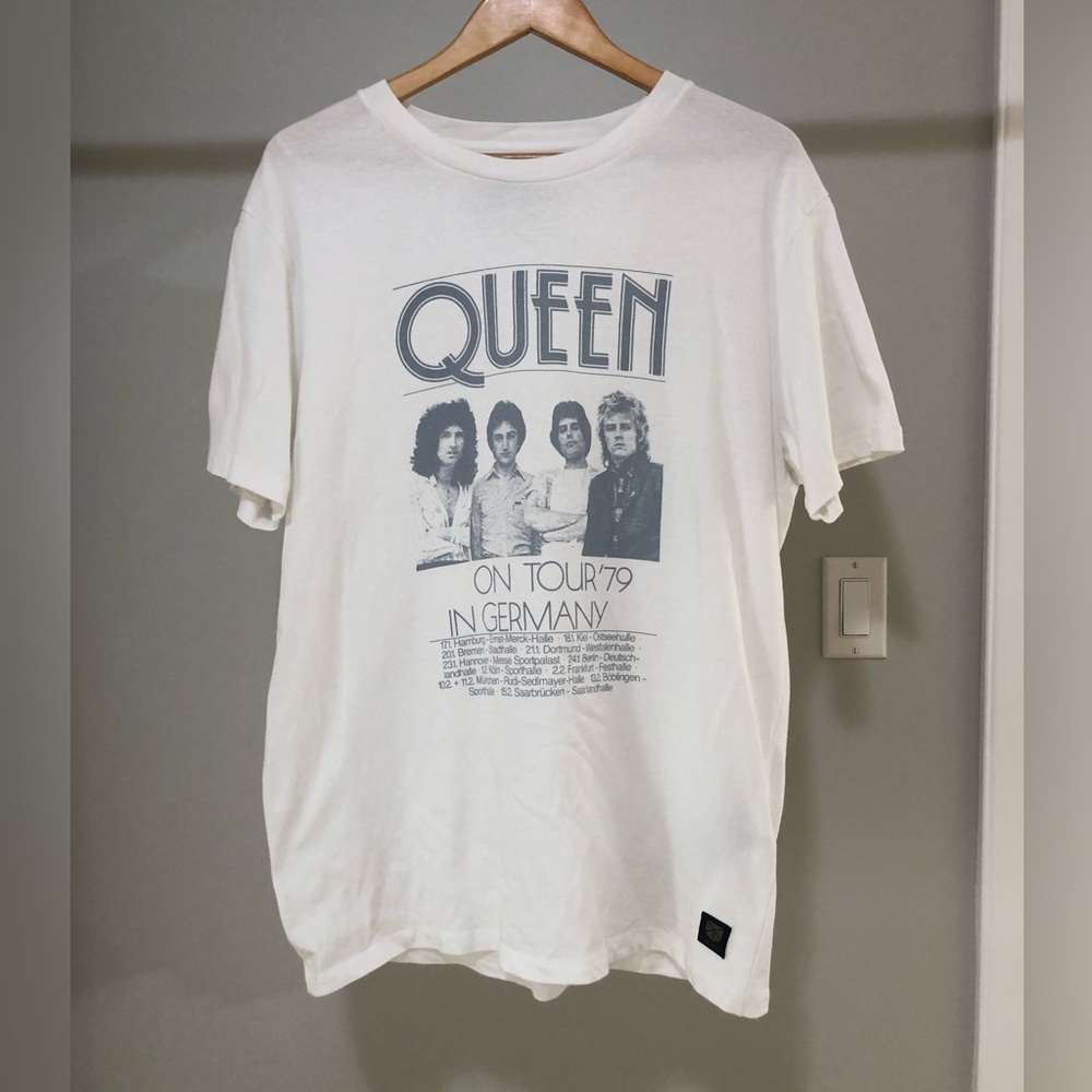 Jack Jones Queen tee. Excellent used condition. XXL.